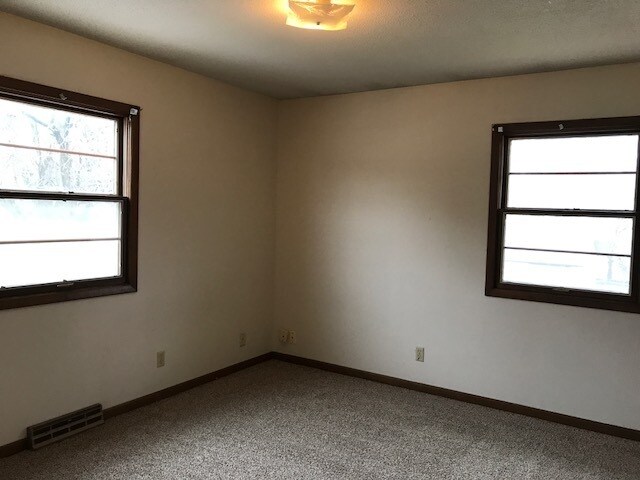 Foto del edificio - 3 Bedroom Duplex w/Garage in north-central Ames