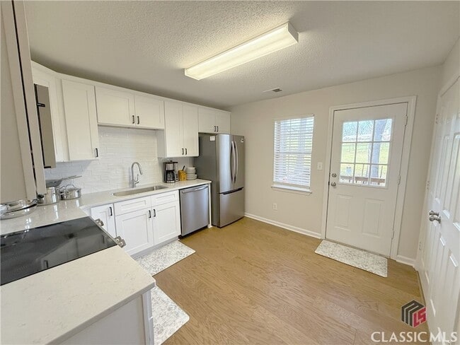 Building Photo - 100 Woodstone Dr
