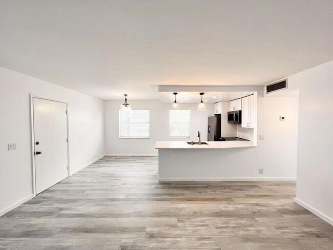 Building Photo - 58 Normandy Ln