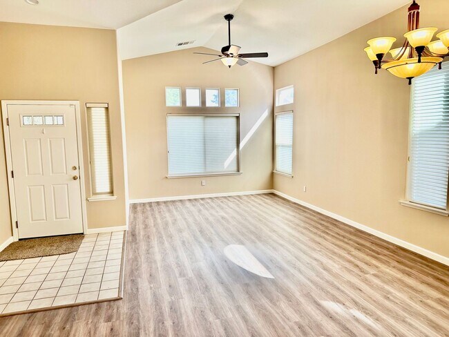 Foto del edificio - 4 br, 2 bath House - 2209 E Cole Ave