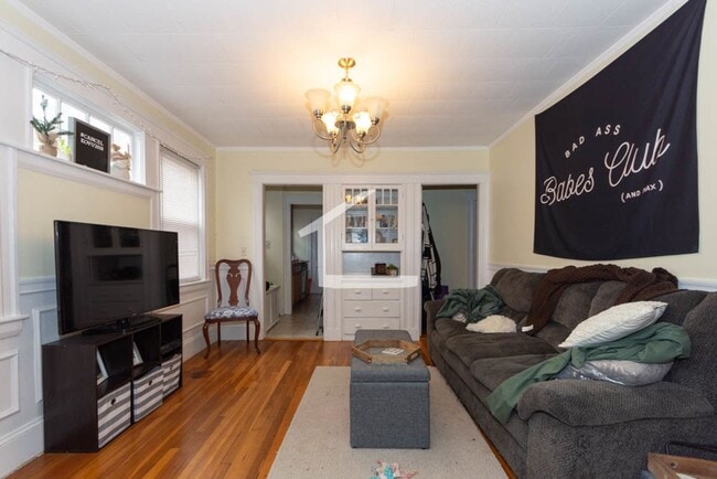 Building Photo - 3 Bedroom