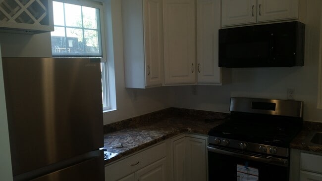 Building Photo - 402 S Busey Ave