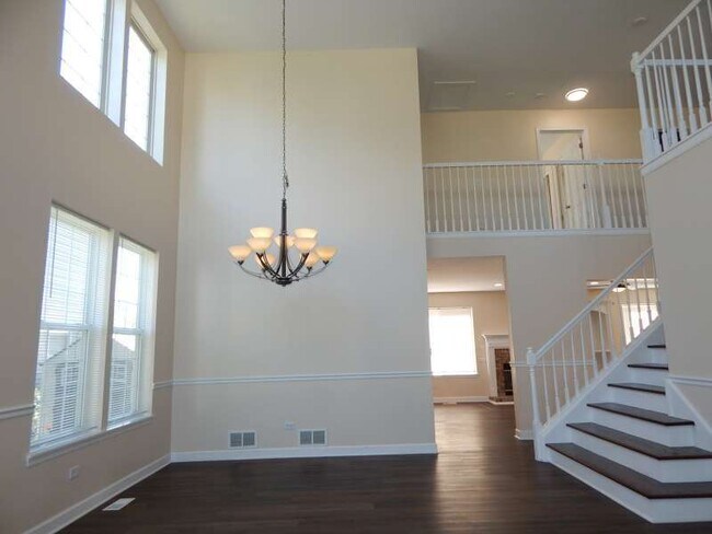 Building Photo - 2128 Horncastle Ln