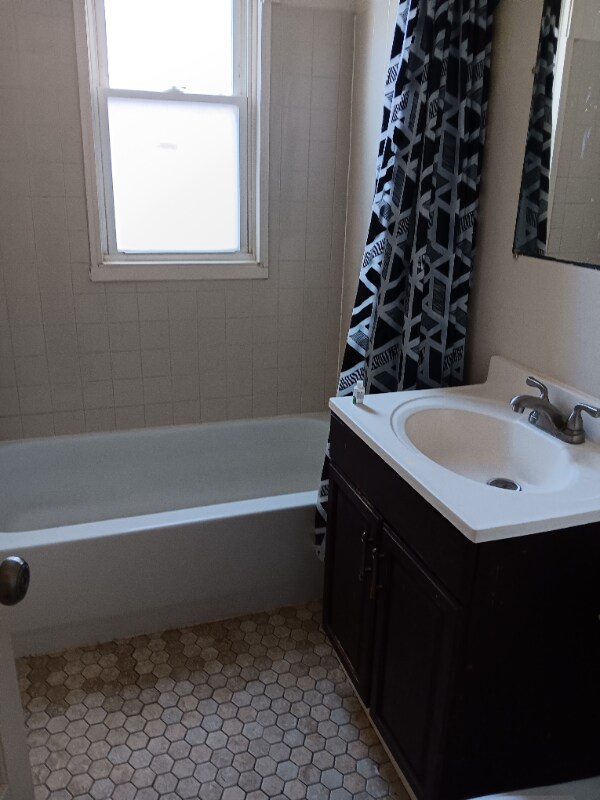 Primary Photo - 1619 Bellevue Ave