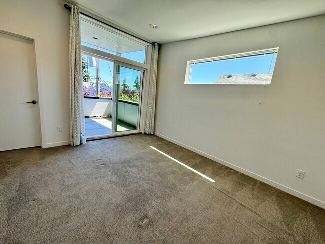 Building Photo - Modern Townhome near Green Lake!