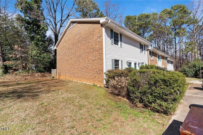 Foto del edificio - 1020 Nottingham Ct