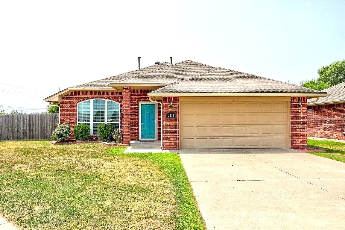 Foto principal - 2404 Deer Chase Dr