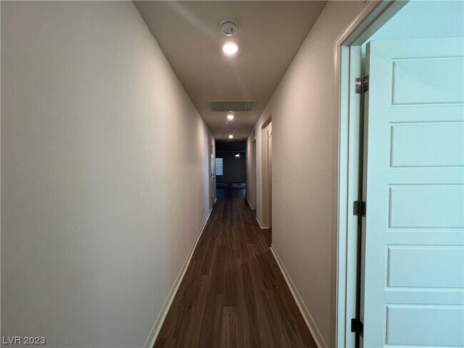 Foto del edificio - 622 Descubir Ave