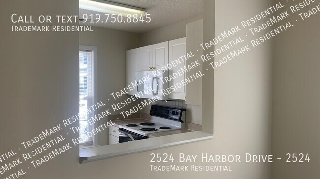 Building Photo - 2524 Bay Harbor Drive