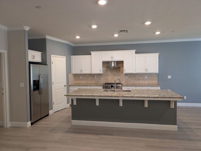 Building Photo - Modern 5 bedroom 3 bathroom home in the Riverstone Community offering solar, In-laws suite, den o...