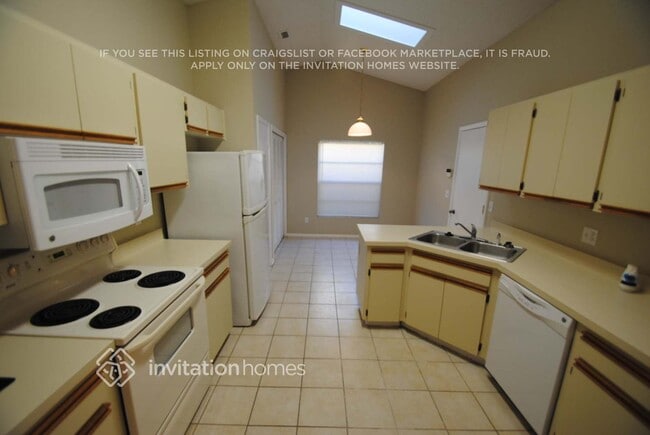 Building Photo - 8916 Bayaud Dr