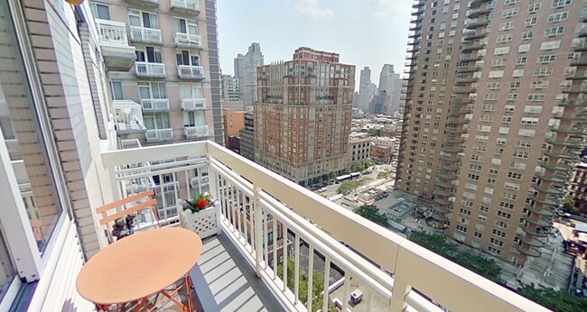 Building Photo - 170 E 87th St