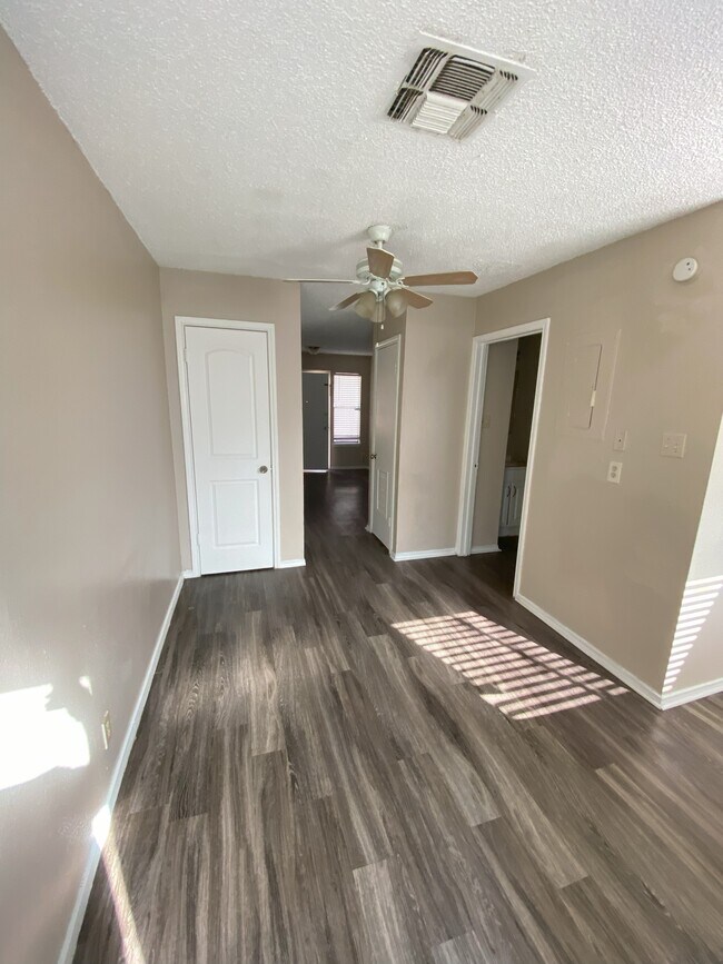 Dinning - 10619 Starcrest Dr