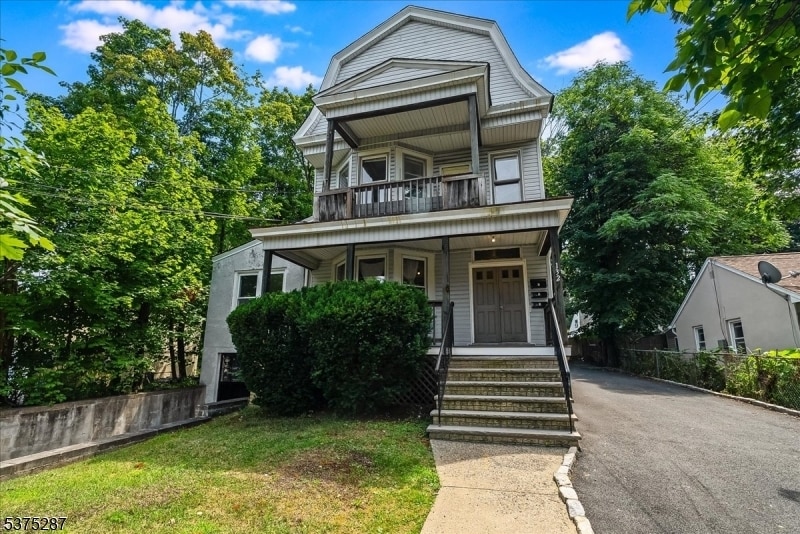 Primary Photo - 132 Roseland Ave