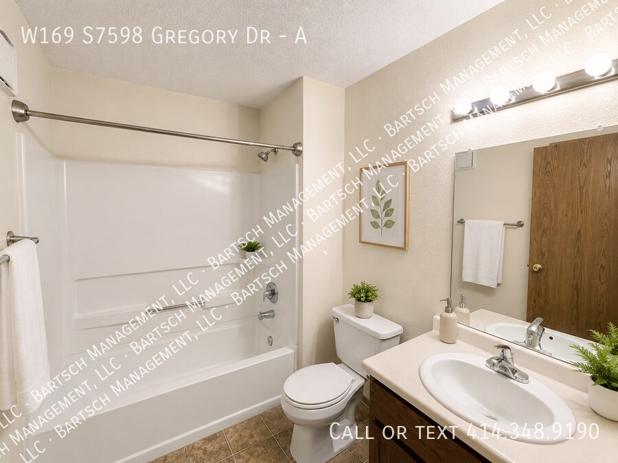 Foto del edificio - W169 S7598 Gregory Dr-A