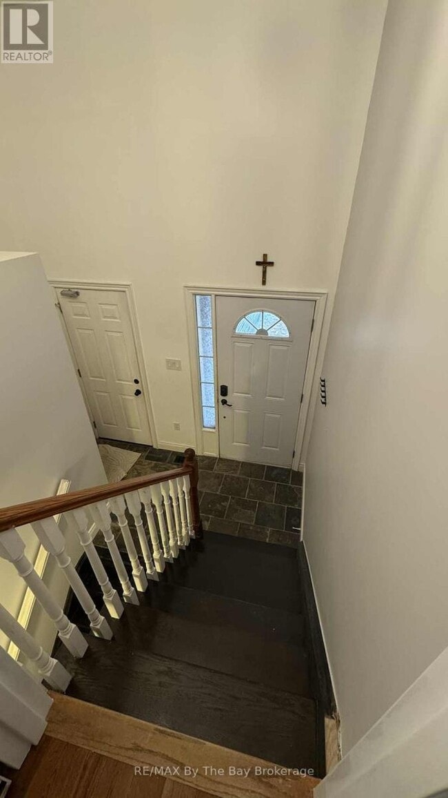 Building Photo - 41 Melrose Ave