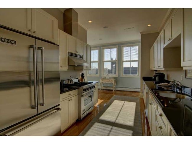 Building Photo - Waterview Penthouse