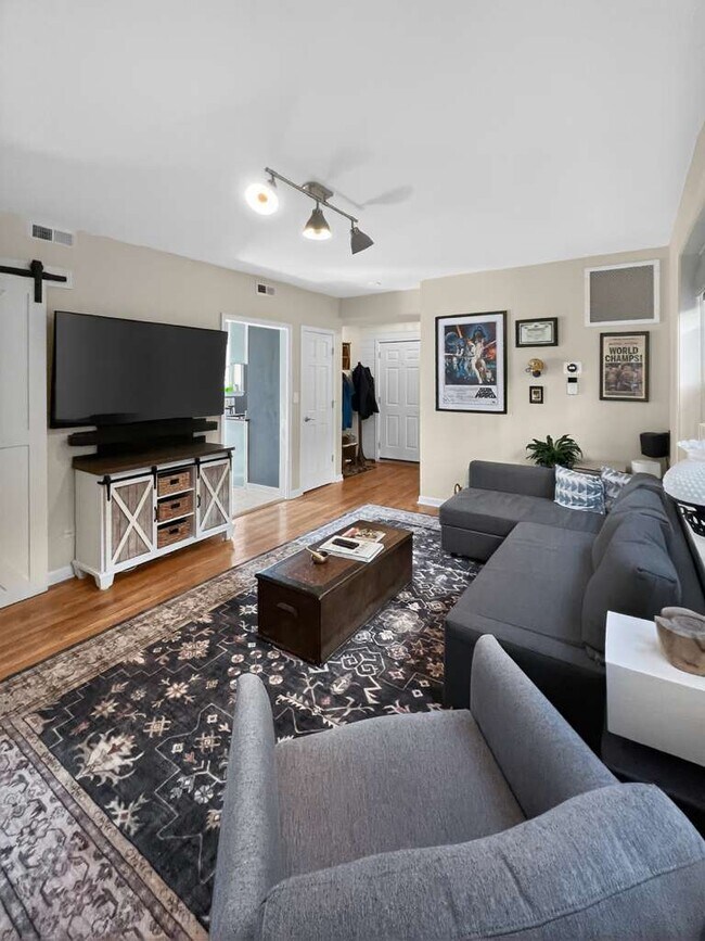 Foto del edificio - 7316 N Honore St