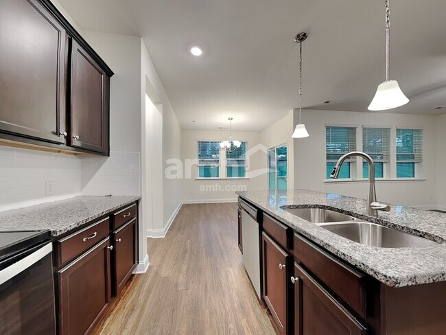 Foto del edificio - 14110 Singing Creek Lane