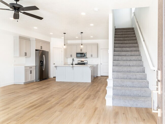 Building Photo - 2643 E Gray Birch Dr