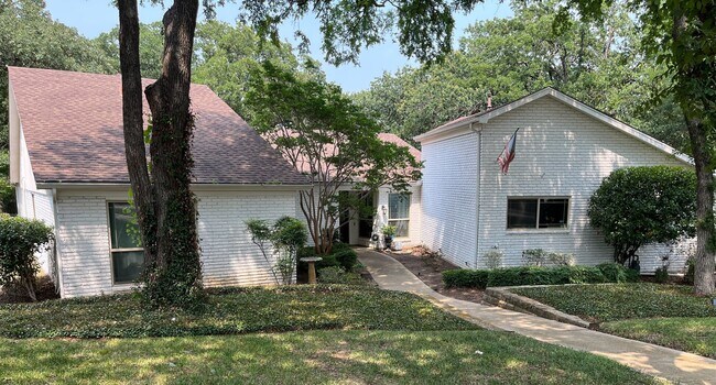 Building Photo - 1501 Sandy Creek Dr
