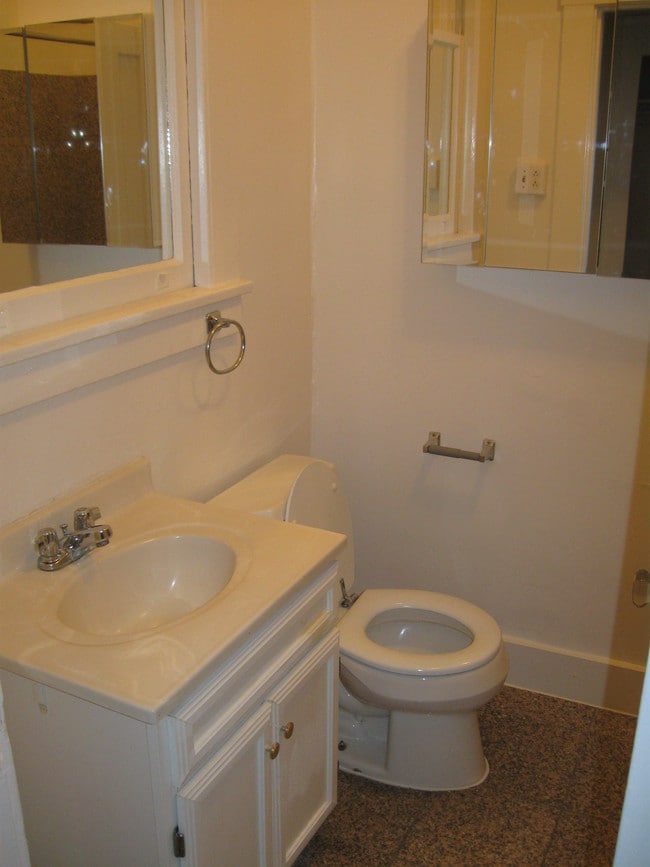 Building Photo - 555 O'Farrell St