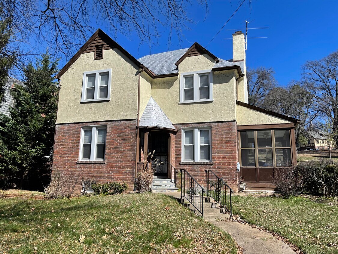 Primary Photo - 4519 South Dakota Ave NE