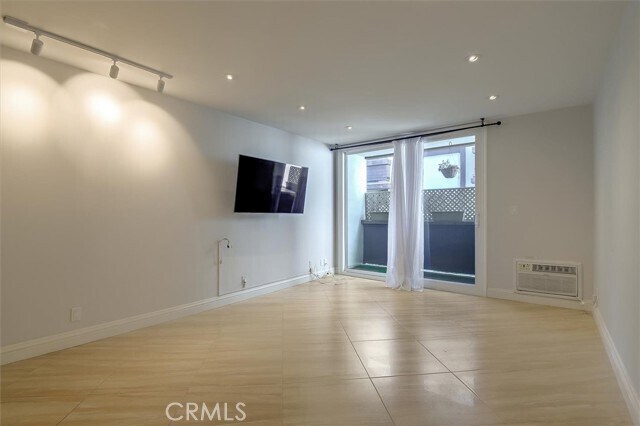 Foto del edificio - 117 S Doheny Dr