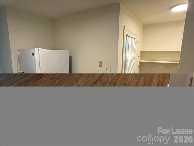 Foto del edificio - 544 Blendwood Dr