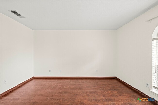 Foto del edificio - 1706 Bristol Dr