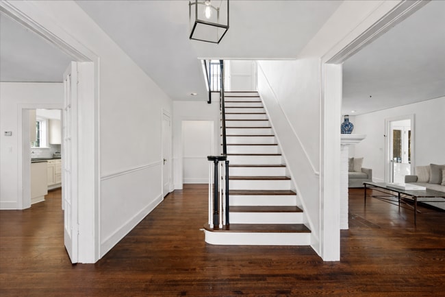 Building Photo - Manor Woods 5 Bedroom 2.5 Bathroom Colonial Home