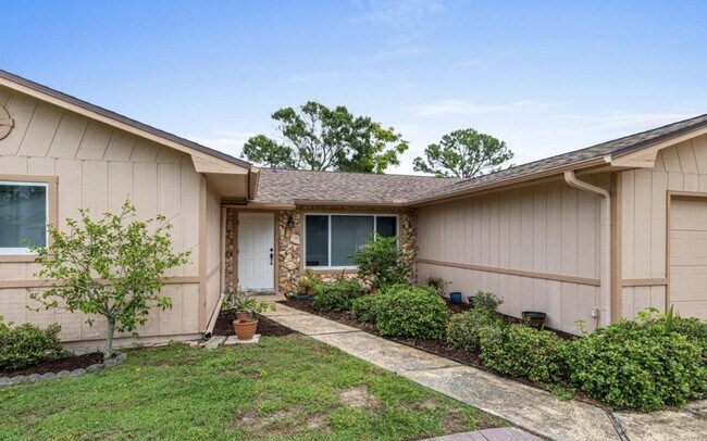 Building Photo - 357 NW Hogan St