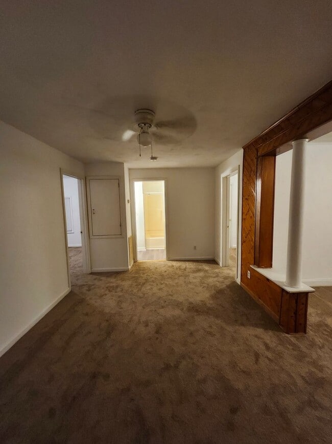 Building Photo - 2 Bedroom 1 Bathroom Single Family home