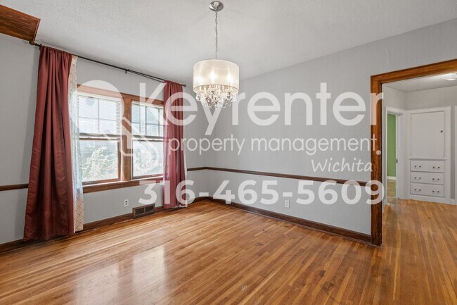 Foto del edificio - 1728 E McKnight Dr