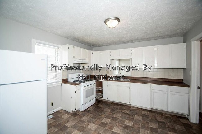 Building Photo - 5001 W 59th St