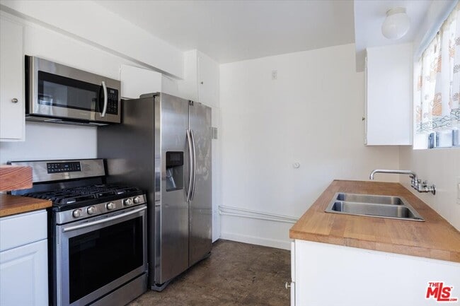 Foto del edificio - 3171 Silver Lake Blvd