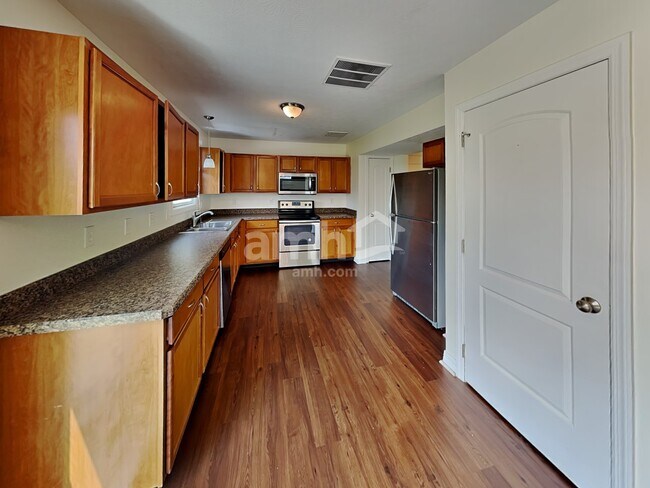 Foto del edificio - 761 Orwell St