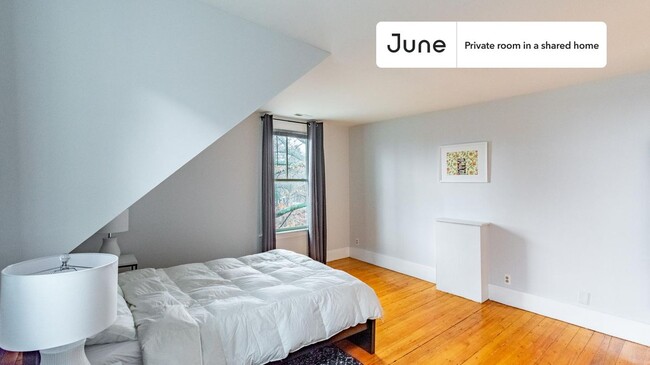 Building Photo - Private bedroom in 5 bed/2.5 bath Home