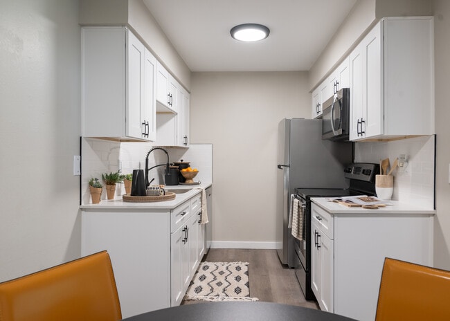 Building Photo - Highpoint Creek Apartments