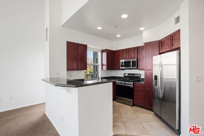 Foto del edificio - 6400 Crescent Prk E