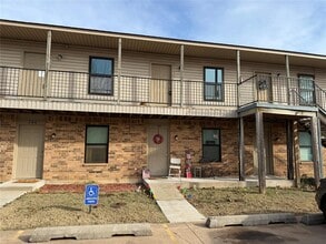 Building Photo - 1901 E Lindsey St