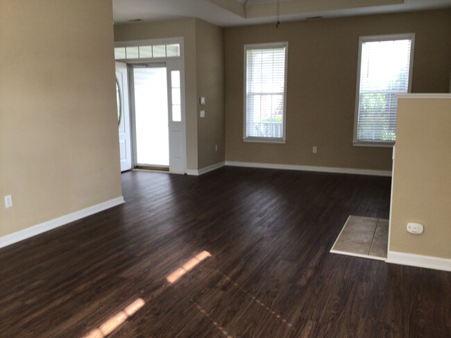 Building Photo - 303 Stallion Rd