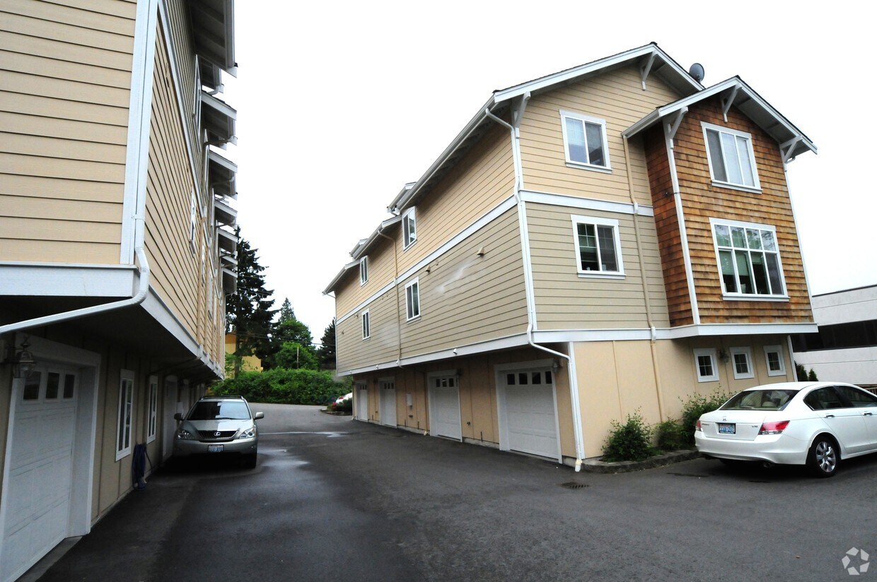 Building Photo - 12828-12834 SE 40th Ln
