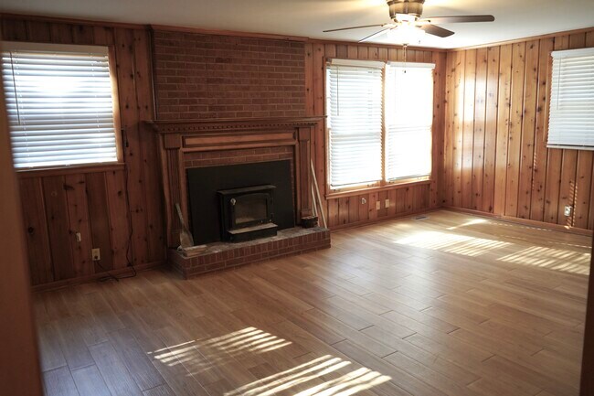 Foto del edificio - 1329 Winthorne Dr