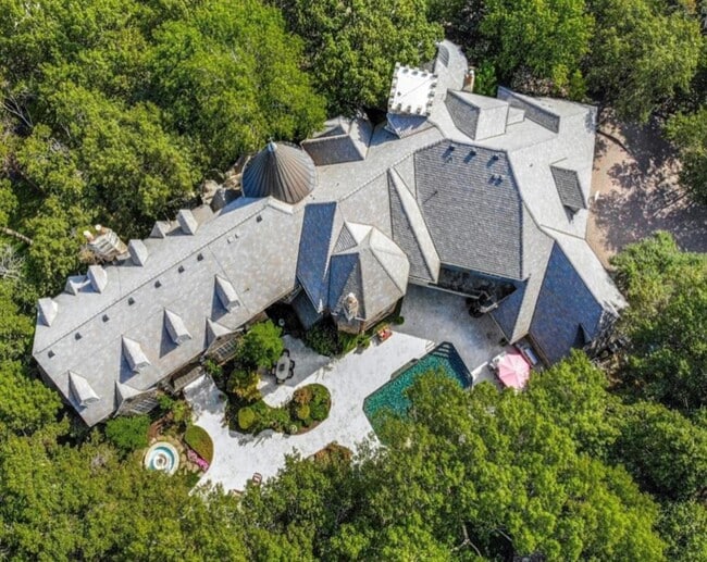 Building Photo - 941 Circle in the Woods