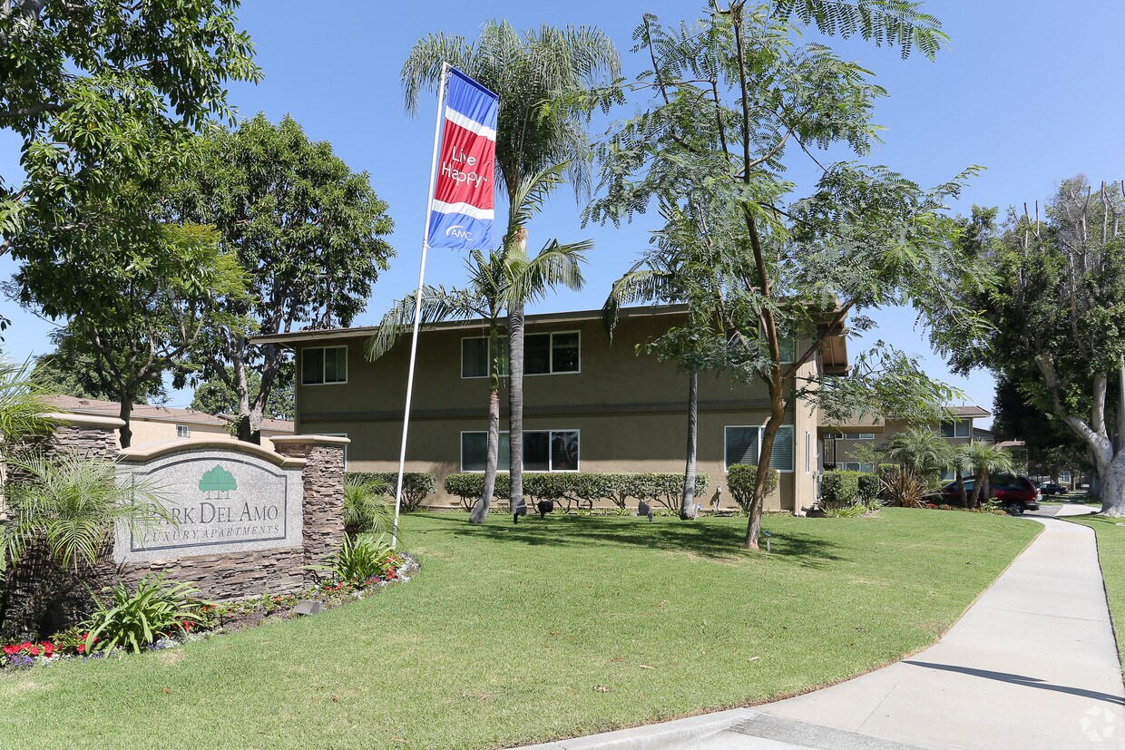 Park Del Amo - Apartments in Lakewood, CA | Westside Rentals Park Del Amo - Apartments in Lakewood, CA | Westside Rentals
