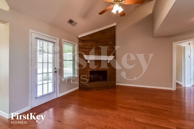 Foto del edificio - 4358 Winding Hollow Way