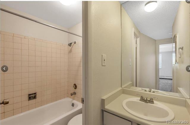 Foto del edificio - 8822 E Florida Ave