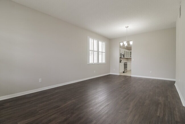 Foto del edificio - 14513 Lisalynne Ct