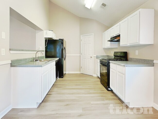 Building Photo - 240 Kings Cove